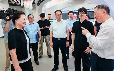 V júli 2025 predseda CPPCC navštívil Sujia Medical Chen
